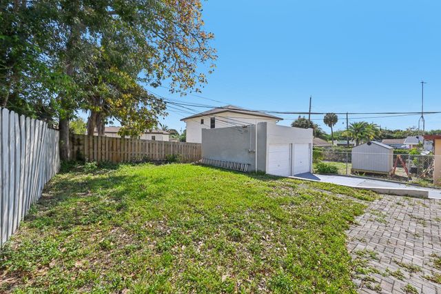 924 MCINTOSH Street, West Palm Beach, FL 33405
