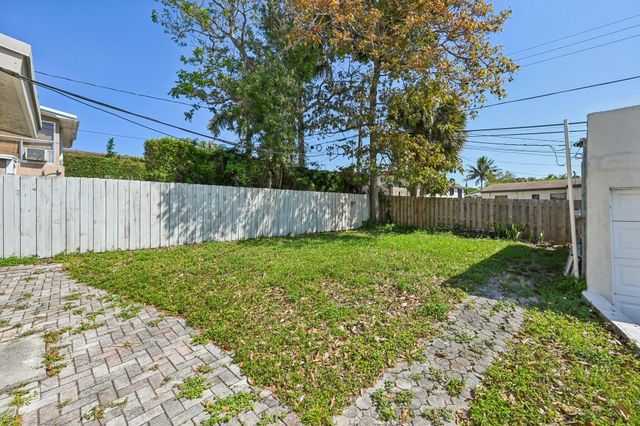 924 MCINTOSH Street, West Palm Beach, FL 33405