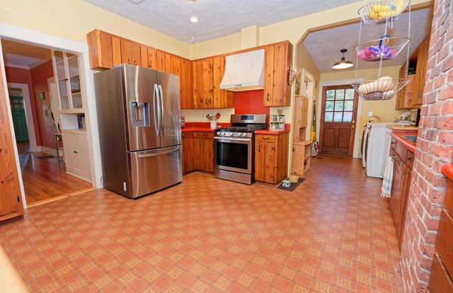 700 N Trade Avenue, Landrum, SC 29356