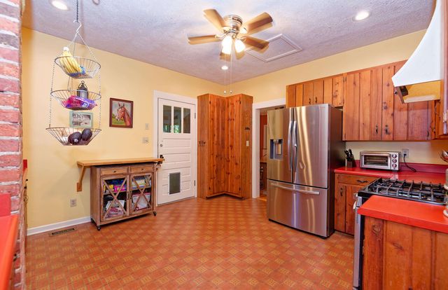 700 N Trade Avenue, Landrum, SC 29356
