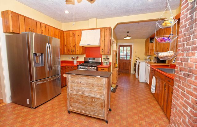 700 N Trade Avenue, Landrum, SC 29356