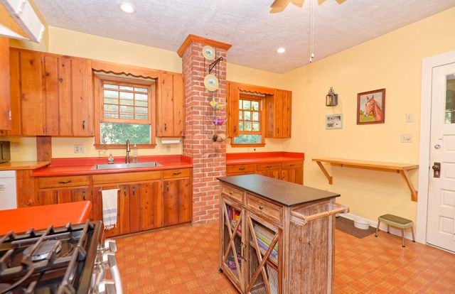 700 N Trade Avenue, Landrum, SC 29356