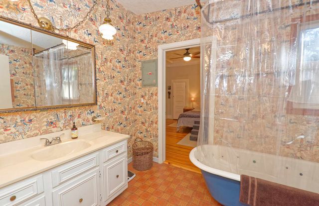 700 N Trade Avenue, Landrum, SC 29356