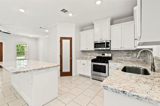 26 Nelson Court, Jones Creek, TX 77541