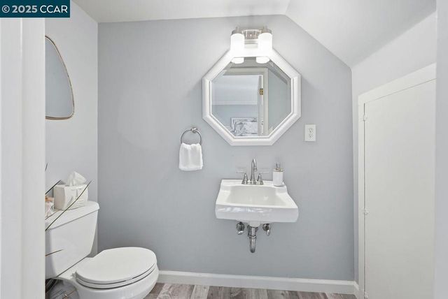 37 Miramonte Dr, Moraga, CA 94556