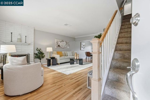 37 Miramonte Dr, Moraga, CA 94556