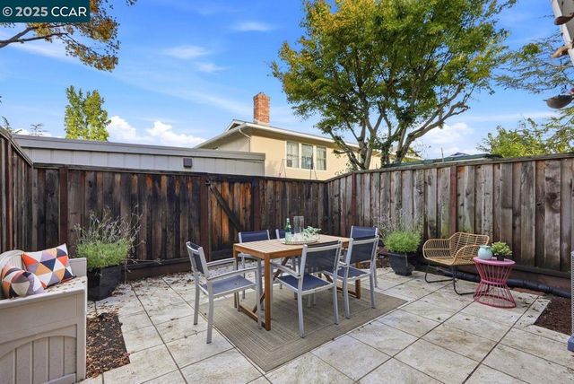 37 Miramonte Dr, Moraga, CA 94556