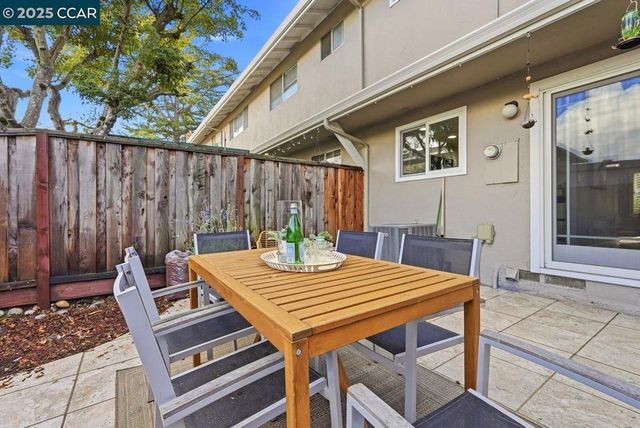 37 Miramonte Dr, Moraga, CA 94556