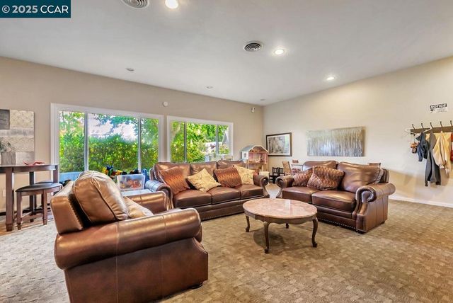 37 Miramonte Dr, Moraga, CA 94556