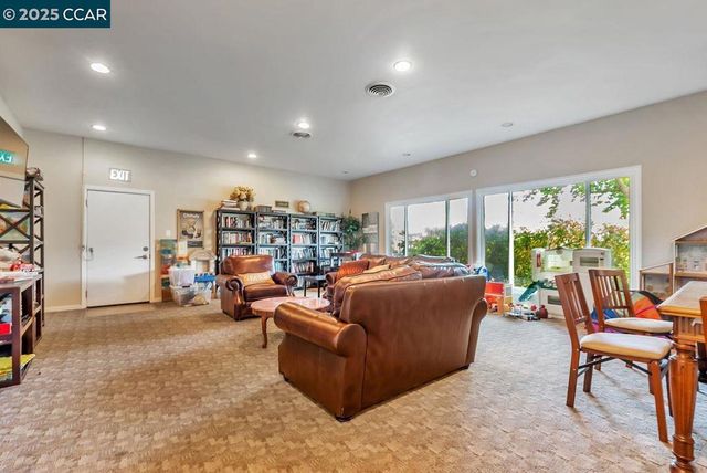 37 Miramonte Dr, Moraga, CA 94556