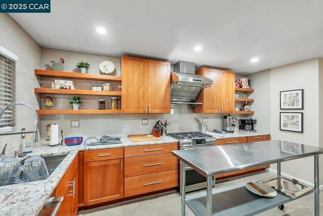 37 Miramonte Dr, Moraga, CA 94556