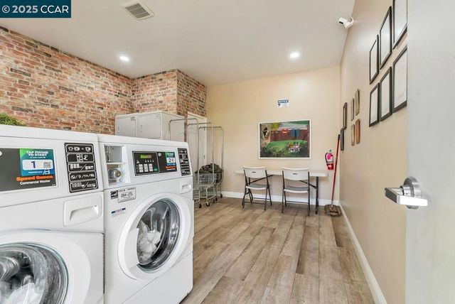 37 Miramonte Dr, Moraga, CA 94556