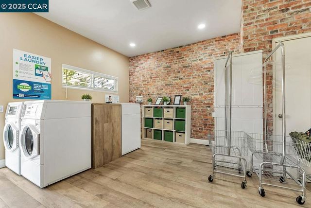 37 Miramonte Dr, Moraga, CA 94556