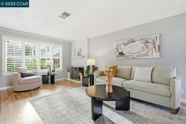 37 Miramonte Dr, Moraga, CA 94556