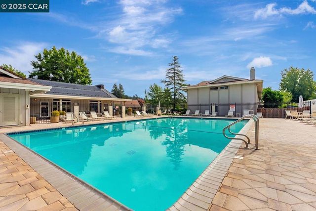 37 Miramonte Dr, Moraga, CA 94556