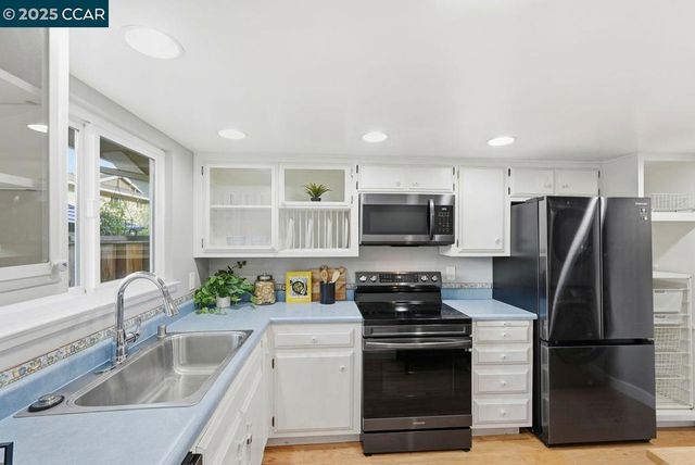 37 Miramonte Dr, Moraga, CA 94556