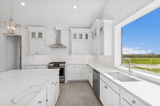 500 Cane Crossing Lake Drive, Sealy, TX 77474