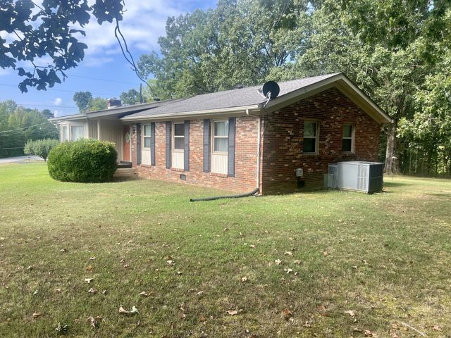 448 Powers Blvd, Waverly, TN 37185