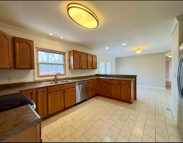 448 Powers Blvd, Waverly, TN 37185