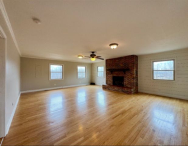 448 Powers Blvd, Waverly, TN 37185