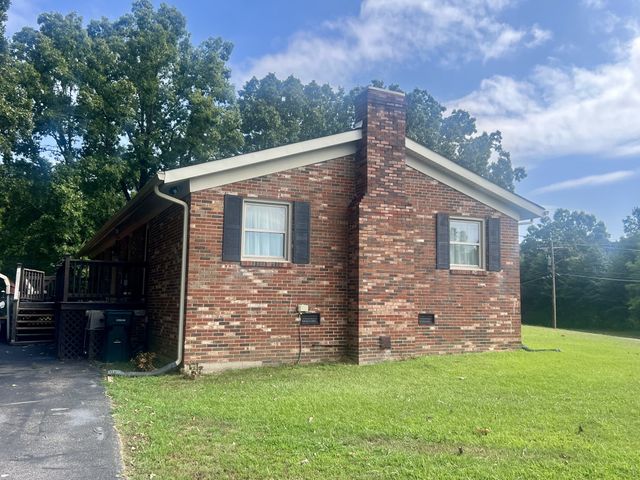 448 Powers Blvd, Waverly, TN 37185