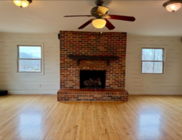 448 Powers Blvd, Waverly, TN 37185