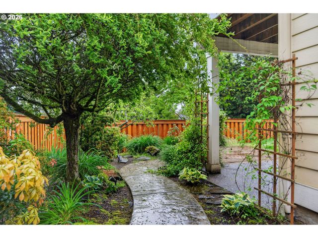 360 N STONEGATE Dr, Washougal, WA 98671