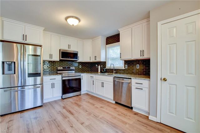 433 Broad Bend CIR, Chesapeake, VA 23320