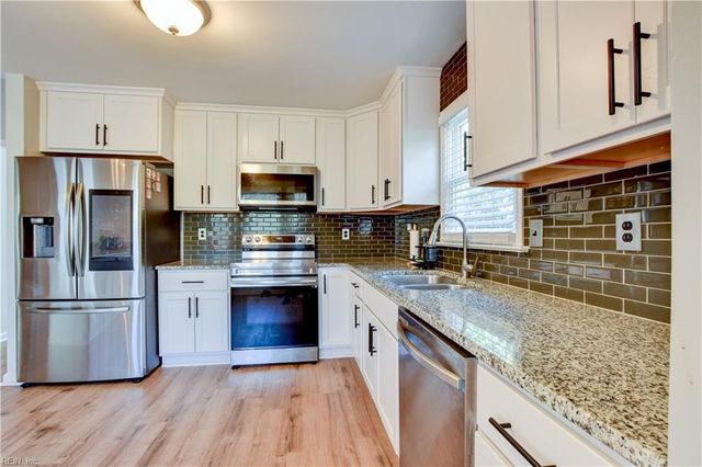 433 Broad Bend CIR, Chesapeake, VA 23320