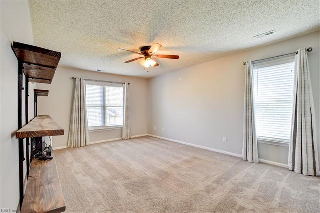 433 Broad Bend CIR, Chesapeake, VA 23320