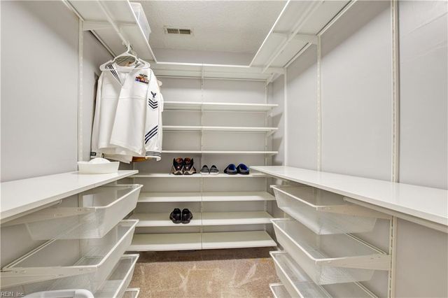 433 Broad Bend CIR, Chesapeake, VA 23320