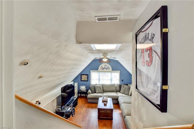 433 Broad Bend CIR, Chesapeake, VA 23320