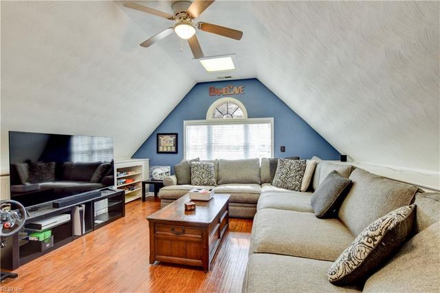 433 Broad Bend CIR, Chesapeake, VA 23320