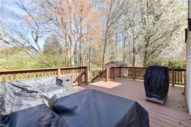 433 Broad Bend CIR, Chesapeake, VA 23320