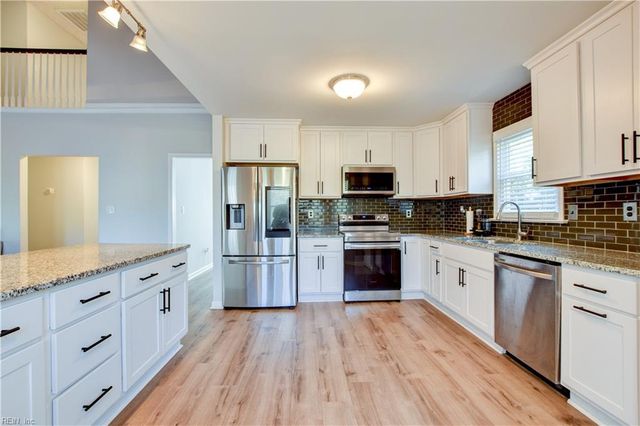 433 Broad Bend CIR, Chesapeake, VA 23320