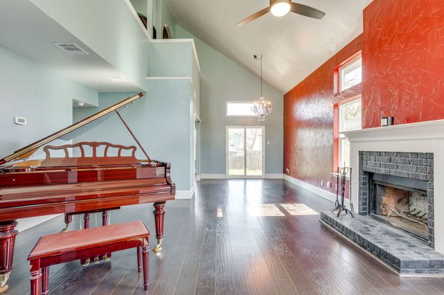 5628 Shady Springs Trail, Fort Worth, TX 76179