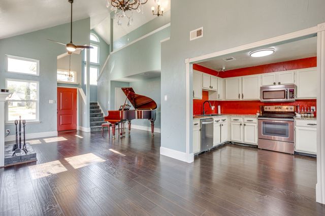 5628 Shady Springs Trail, Fort Worth, TX 76179