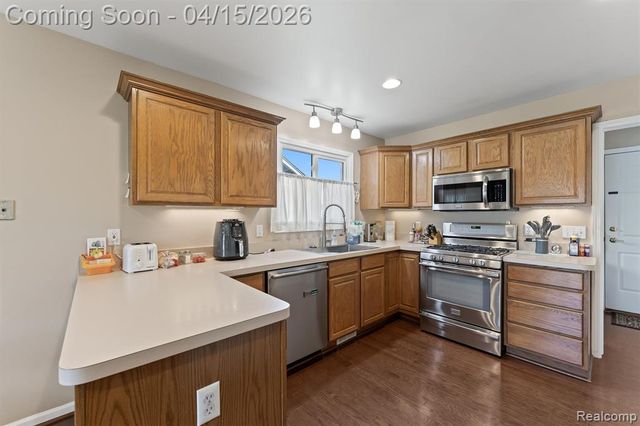 7715 Cherrywood Drive, Westland, MI 48185