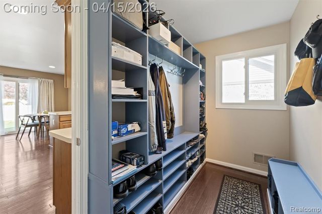 7715 Cherrywood Drive, Westland, MI 48185