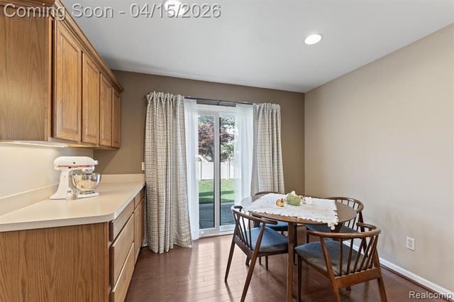 7715 Cherrywood Drive, Westland, MI 48185