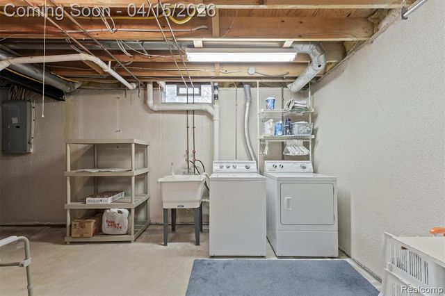 7715 Cherrywood Drive, Westland, MI 48185