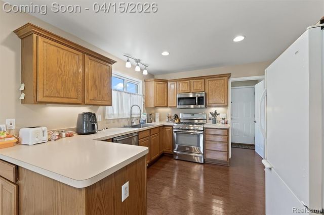 7715 Cherrywood Drive, Westland, MI 48185