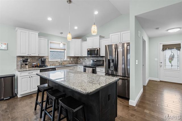 518 Crestfall Drive, Washington, MO 63090