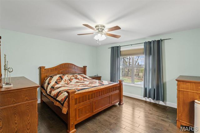 518 Crestfall Drive, Washington, MO 63090