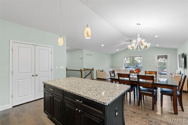 518 Crestfall Drive, Washington, MO 63090