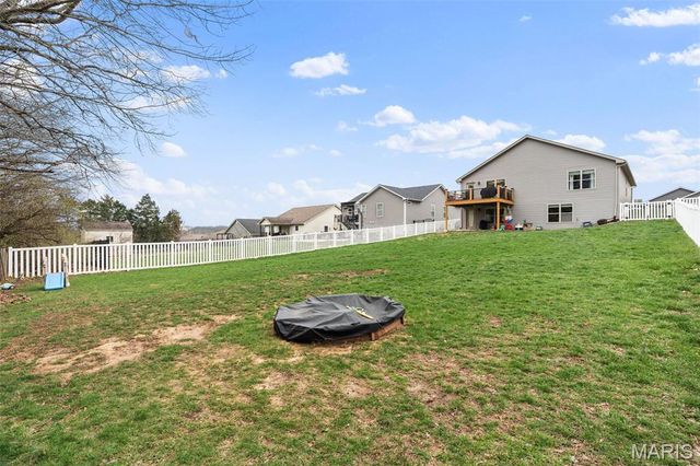 518 Crestfall Drive, Washington, MO 63090