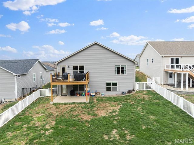 518 Crestfall Drive, Washington, MO 63090