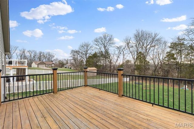518 Crestfall Drive, Washington, MO 63090