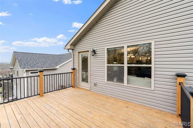 518 Crestfall Drive, Washington, MO 63090