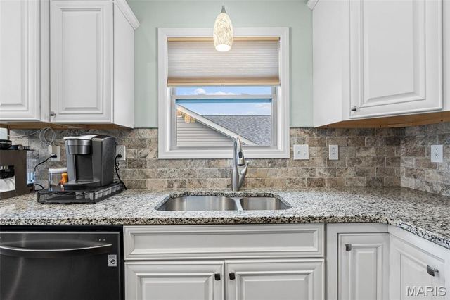 518 Crestfall Drive, Washington, MO 63090